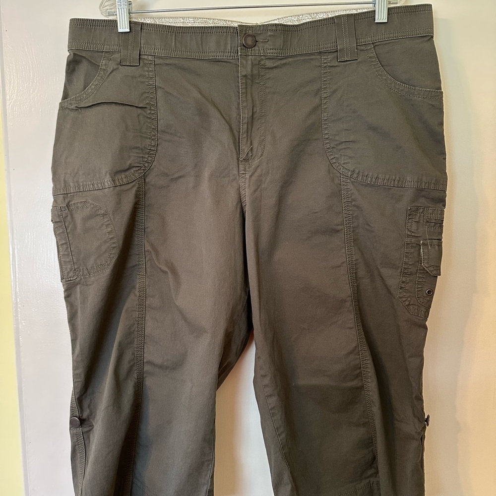 Lee Green Capris Relaxed Fit